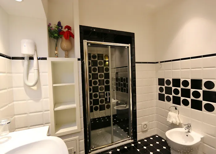 בית הארחה Residenza Adriana 4*